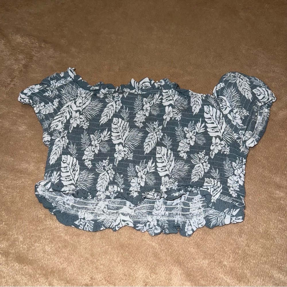 L'ATISTE Blue and White Floral Crop Top